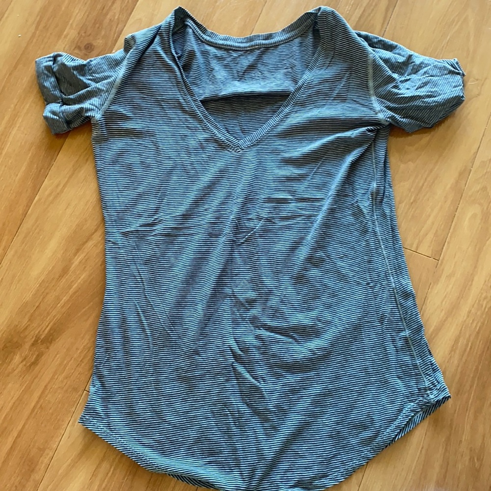 Lululemon vneck shirt